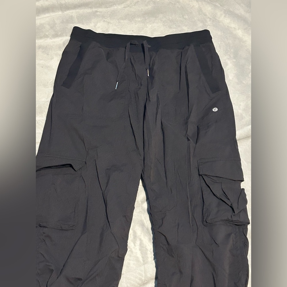 Lululemon Dance Studio Relaxed-Fit Mid-Rise Cargo Pant in Black - L - Picture 3 of 12